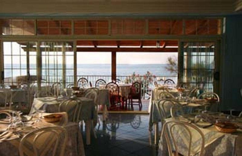 Blue Paradise Villaggio Паргелия Экстерьер фото